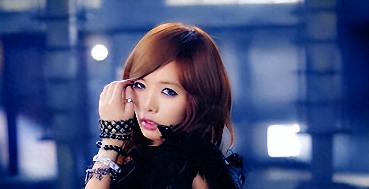 女明星脱了内裤图片_女明星着装暴露争议_金泫雅时尚自由批评