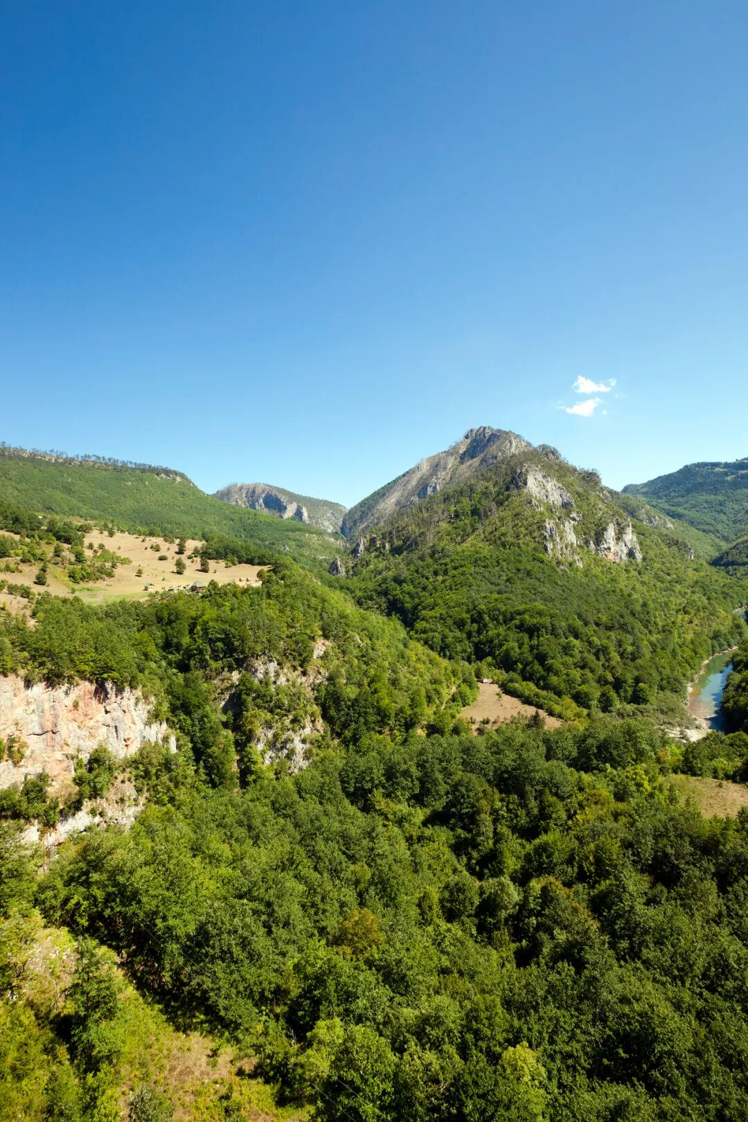 邢台天河山攻略_邢台旅游景点大全_邢台市网红八卦坑地址在哪儿-