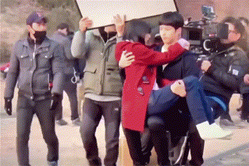 人类行走时的起伏感呢？