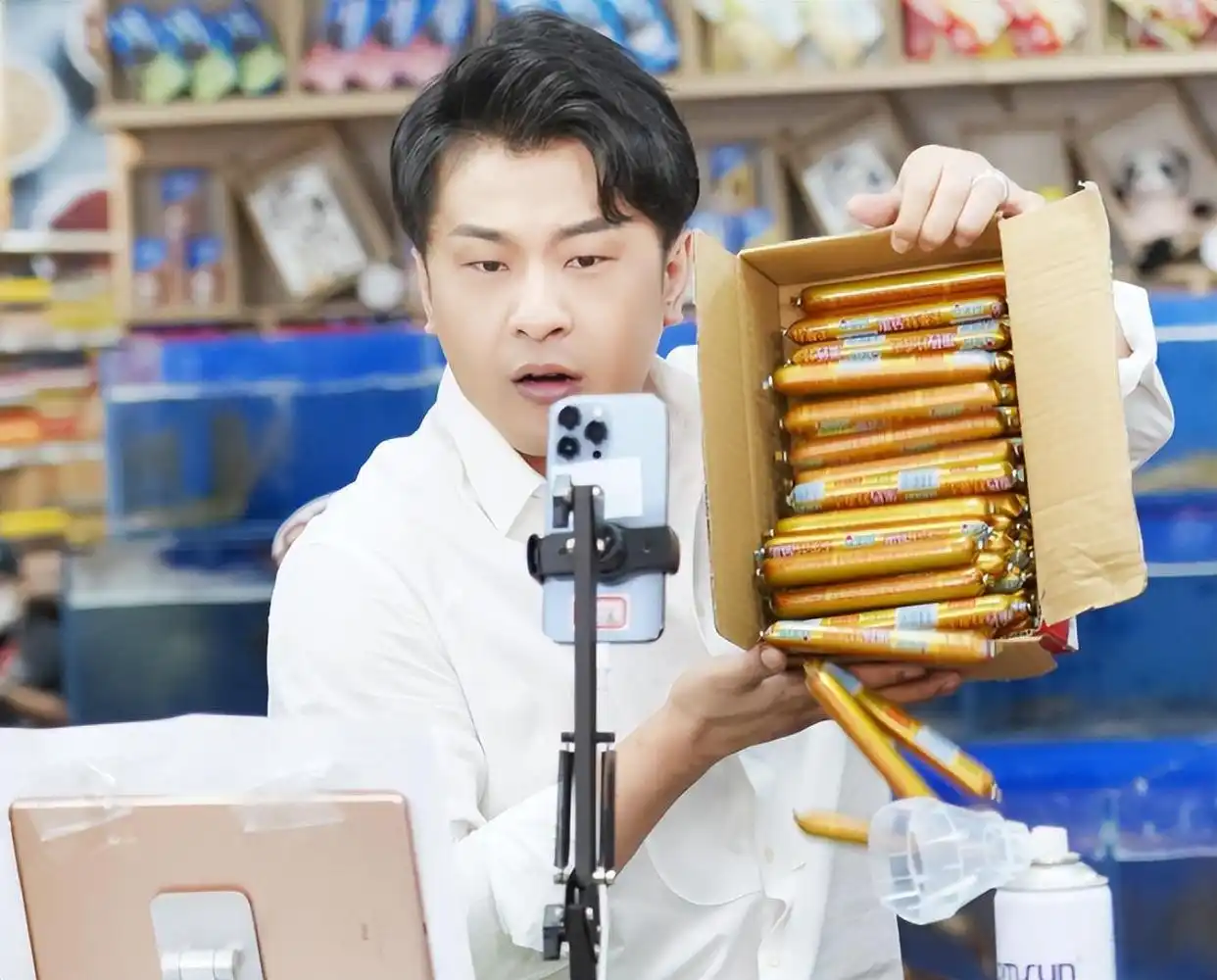 辛巴被奢侈品店员瞧不起的经历_网红辛巴有钱有脾气_网红八卦辛巴,